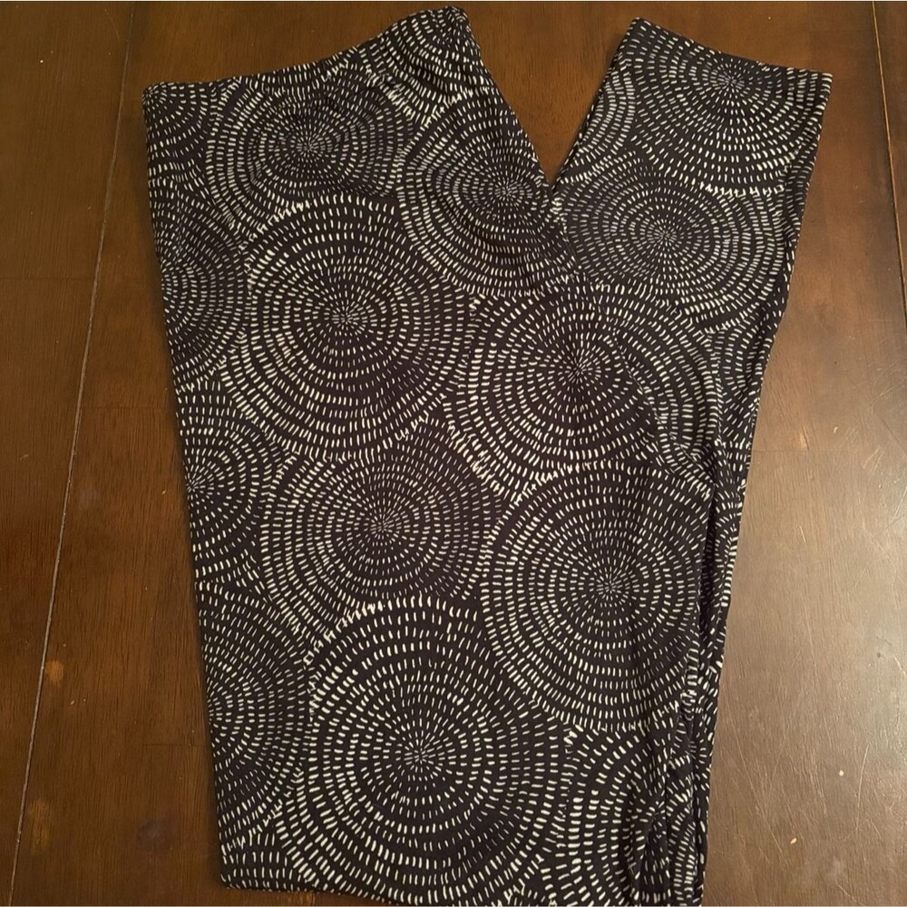 Agnes & Dora women’s leggings XXL high waisted soft black white stripe spiral